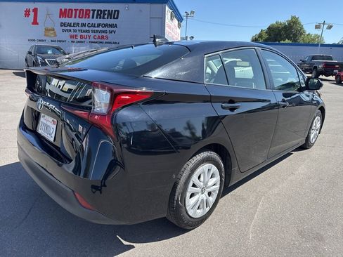 Used 2022 Toyota Prius LE FWD image 4