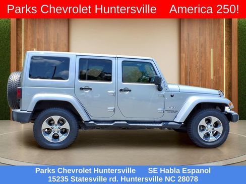 Used 2017 Jeep Wrangler Unlimited Sahara w/ Connectivity Group AWD/4WD image 32