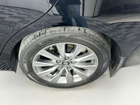 Used 2016 Toyota Camry XLE w/ Moonroof Package image 11