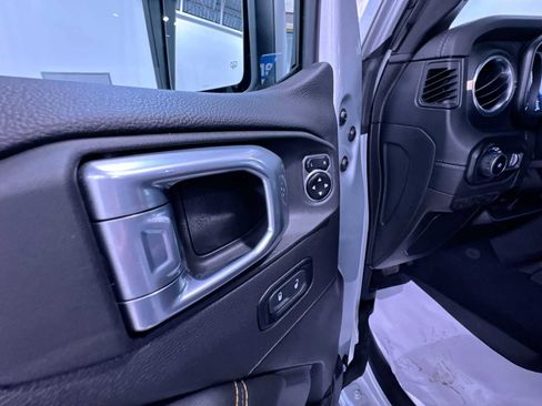 Used 2024 Jeep Wrangler Unlimited Sahara w/ Technology Group AWD/4WD image 12