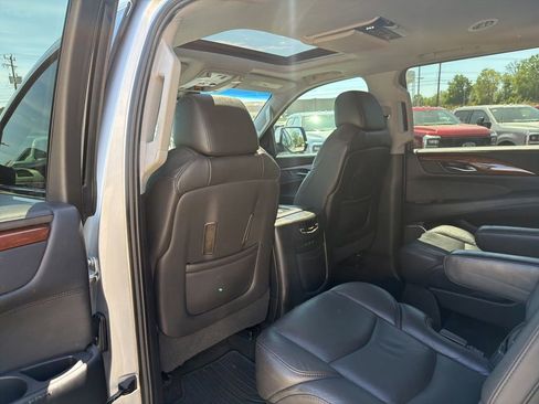 Used 2018 Cadillac Escalade ESV Premium Luxury w/ LPO, Radiant Package AWD/4WD image 15
