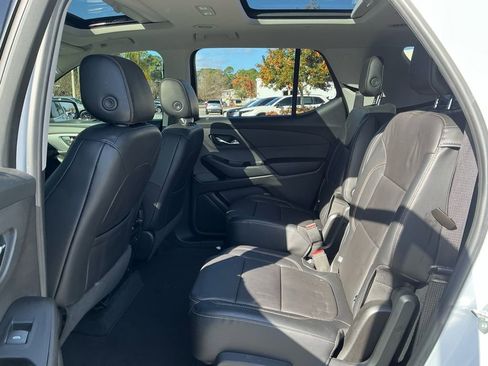 Used 2018 Chevrolet Traverse LT image 29