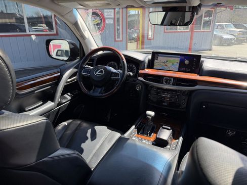 Used 2019 Lexus LX 570 4WD w/ Luxury Package image 19