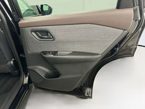 Used 2023 Nissan Rogue S AWD/4WD image 30
