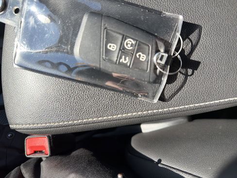 Used 2023 Volkswagen Tiguan SE R-Line image 36