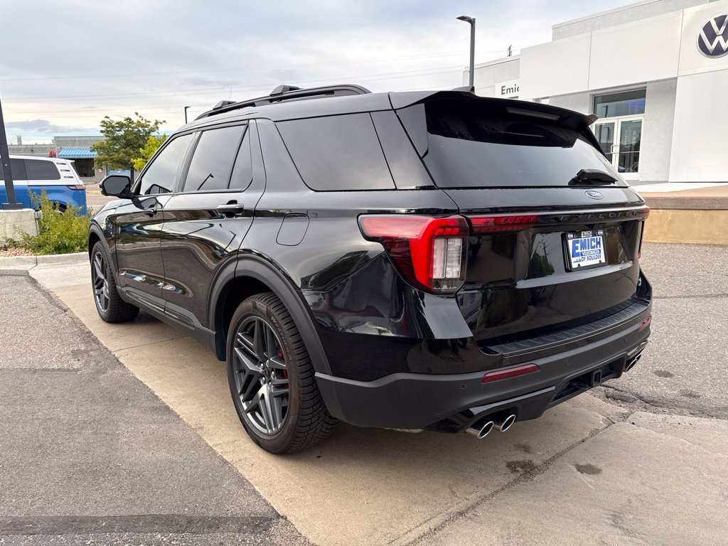 Used 2025 Ford Explorer ST AWD/4WD image 3