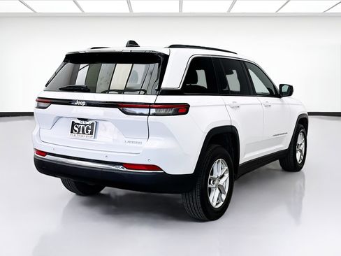 Used 2024 Jeep Grand Cherokee Laredo X RWD image 4