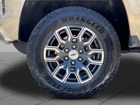 Certified 2023 Chevrolet Colorado Z71 w/ Z71 Convenience Package 2 AWD/4WD image 10