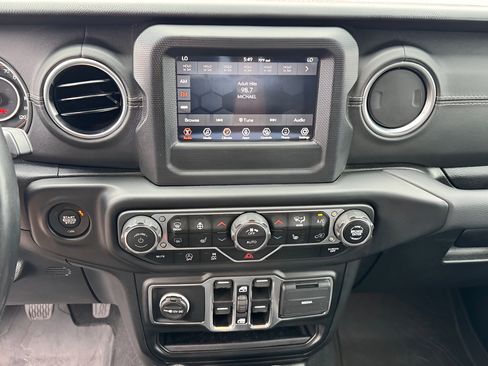 Used 2021 Jeep Gladiator Overland w/ LED Lighting Group AWD/4WD image 23