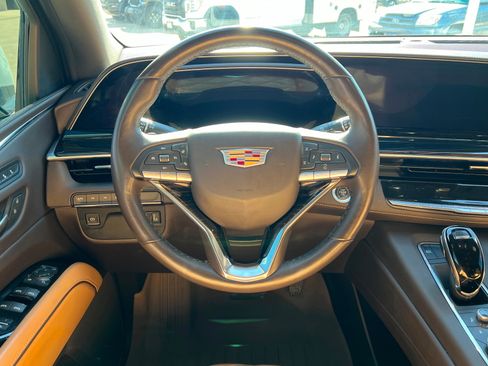 Used 2021 Cadillac Escalade ESV Premium Luxury image 12