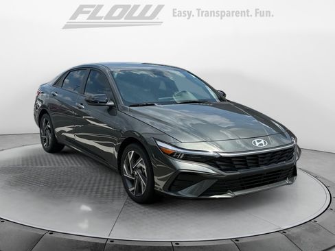 Certified 2025 Hyundai Elantra SEL FWD image 1