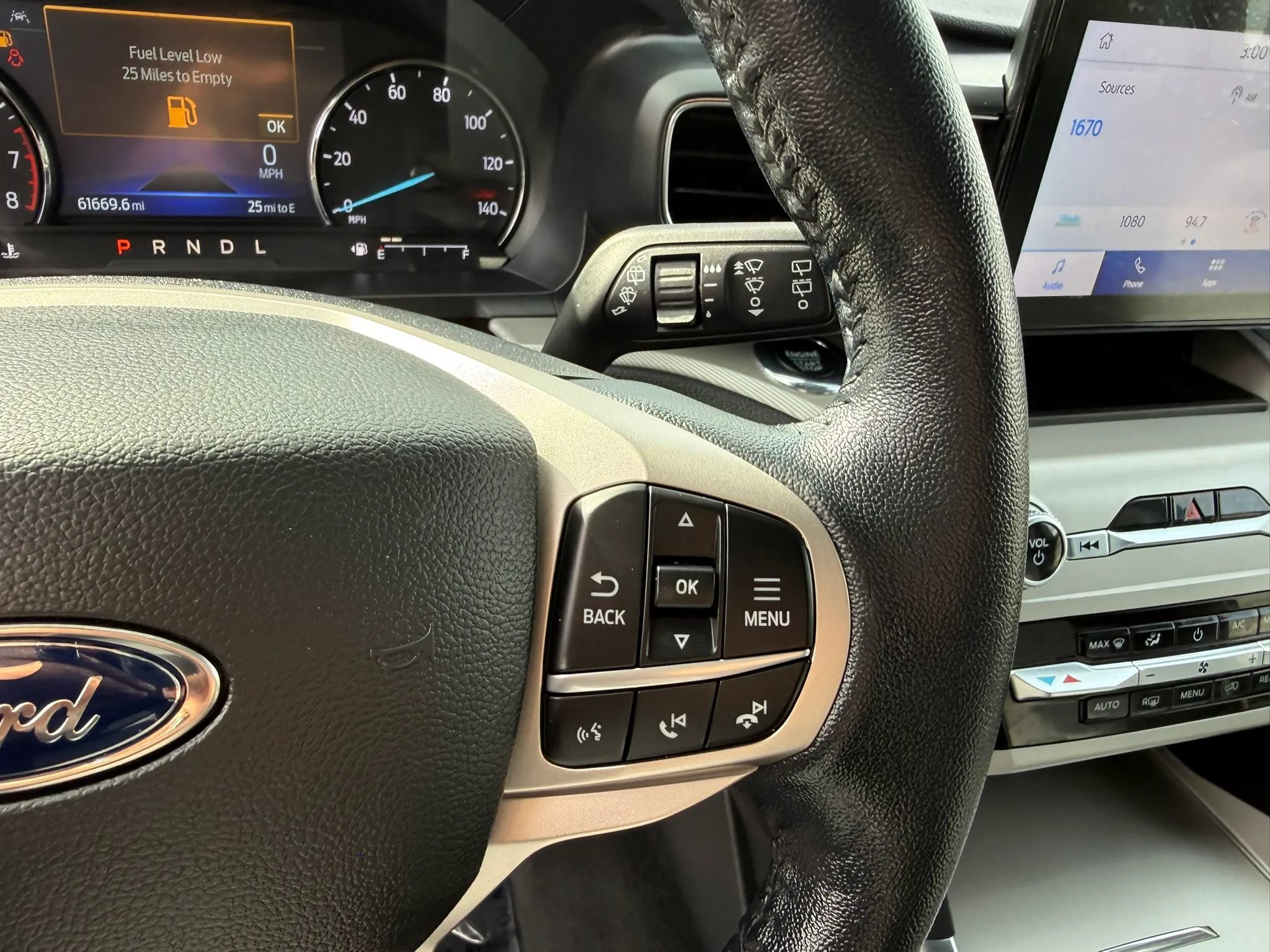 Used 2022 Ford Explorer XLT w/ Equipment Group 202A AWD/4WD image 31