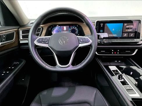 Used 2025 Volkswagen Atlas SE FWD image 6