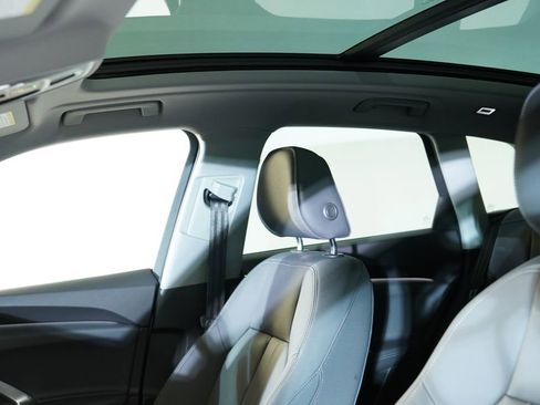 Used 2025 Audi Q5 Premium w/ Convenience Package image 5