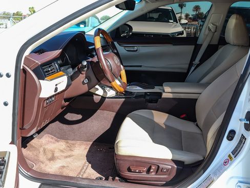 Used 2018 Lexus ES 300h w/ Navigation Package FWD image 15