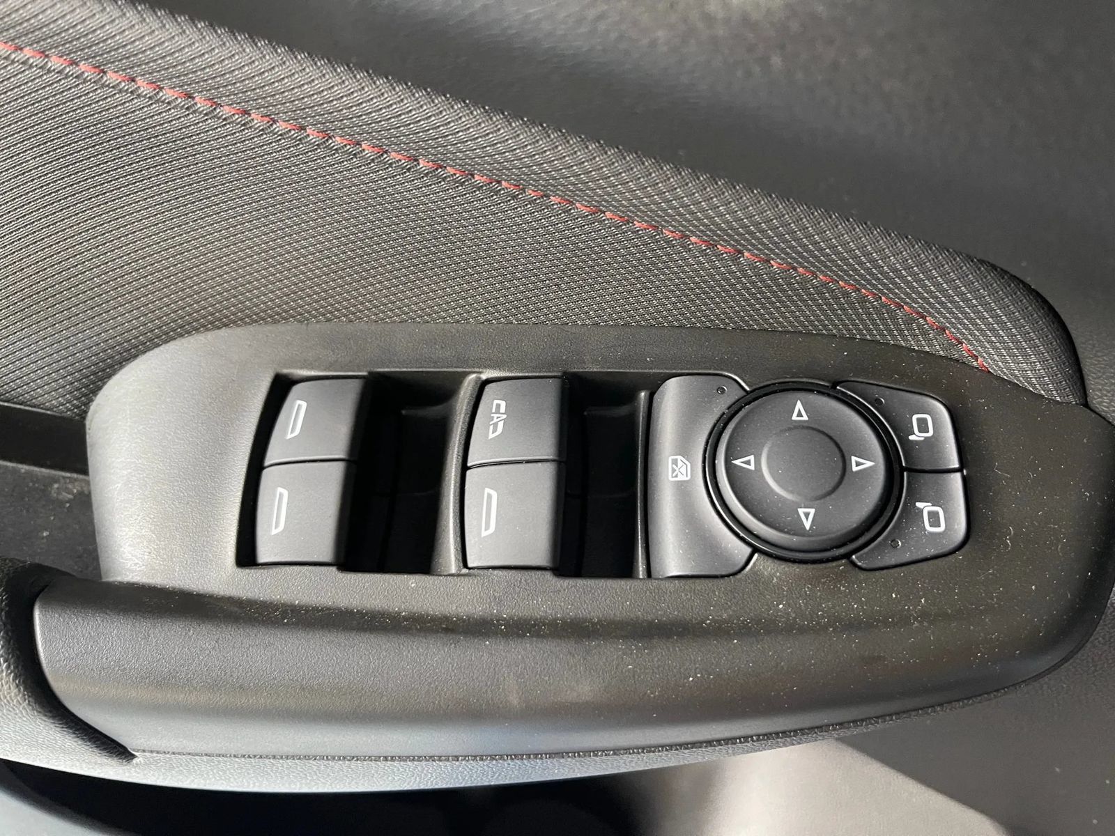 Used 2026 Chevrolet TrailBlazer RS FWD image 37