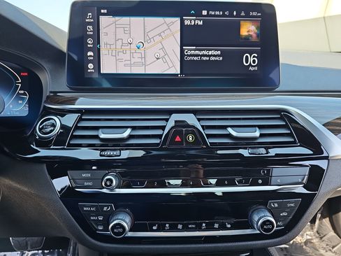 Used 2023 BMW 530e w/ M Sport Package image 20