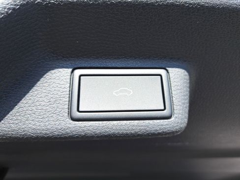 New 2025 Volkswagen ID. Buzz Pro S image 14