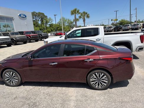 Used 2024 Nissan Altima 2.5 SV w/ SV Premium Package FWD image 11