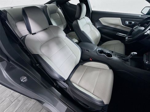 Used 2025 Ford Mustang Premium image 4
