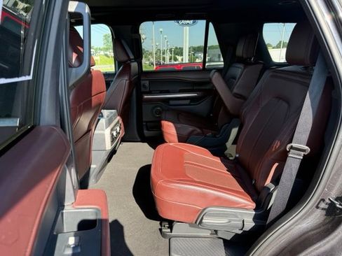 Used 2024 Ford Expedition Limited AWD/4WD image 18