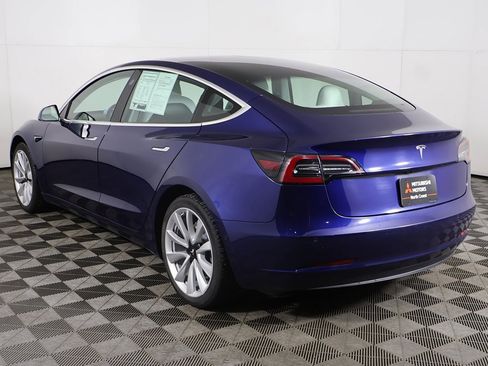Used 2019 Tesla Model 3 Standard Range Plus image 9