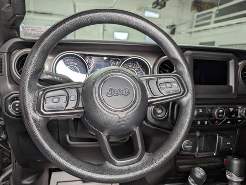 Used 2022 Jeep Gladiator Sport image 37