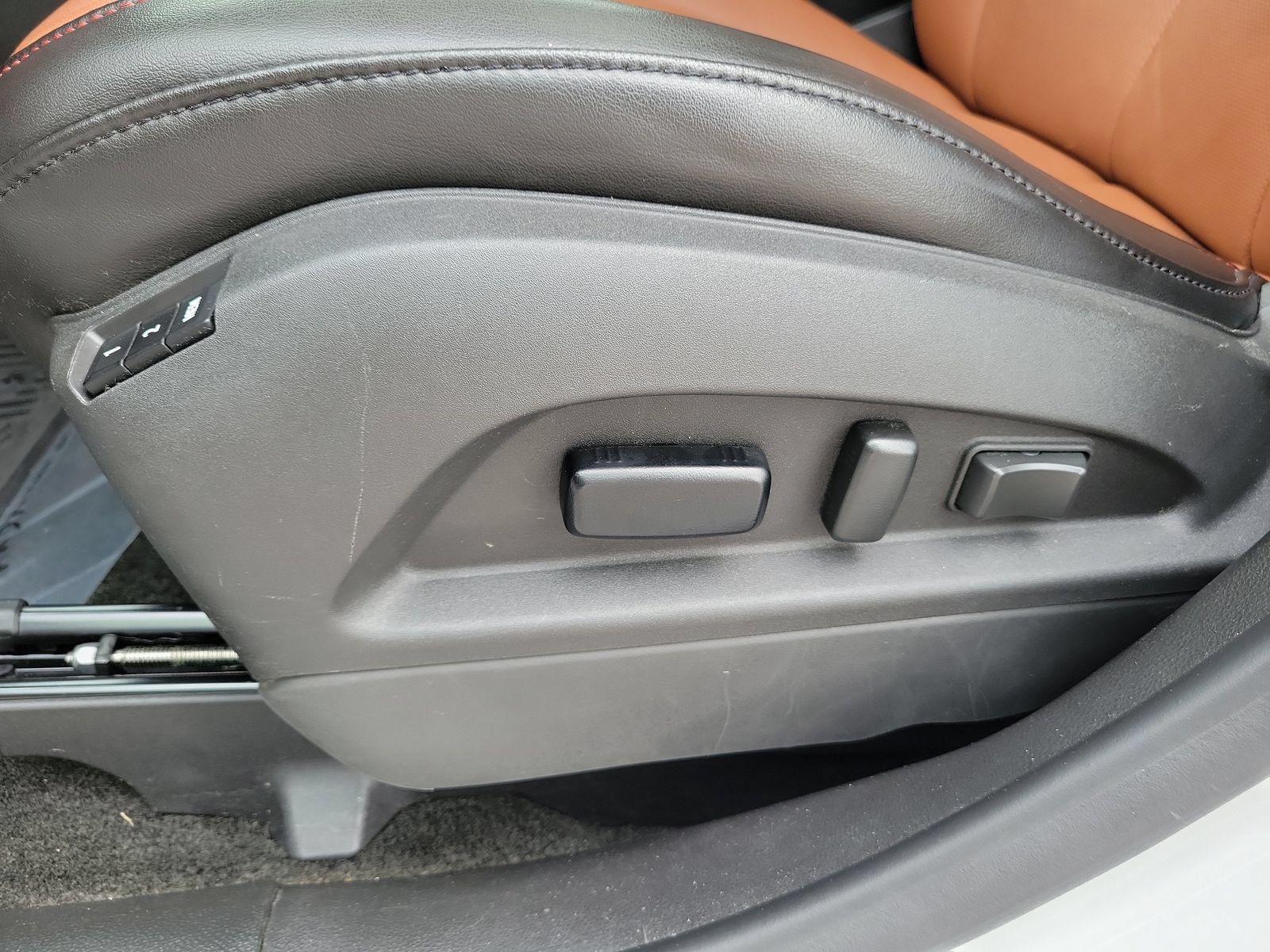 Used 2017 Chevrolet Equinox Premier w/ Enhanced Convenience Package AWD/4WD image 18