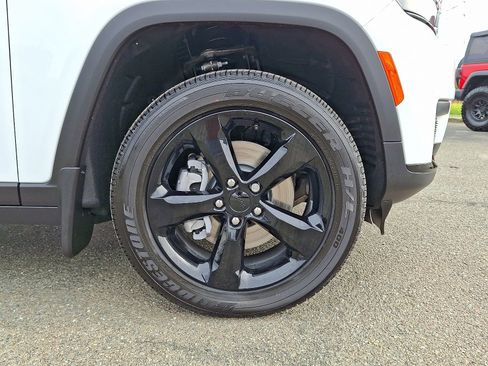 New 2025 Jeep Grand Cherokee L Altitude image 5