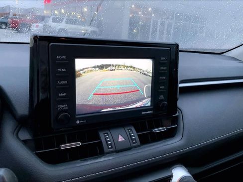 Used 2021 Toyota RAV4 XLE Premium image 28