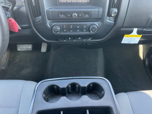 Used 2018 Chevrolet Silverado 1500 Custom w/ Custom Convenience Package RWD image 22