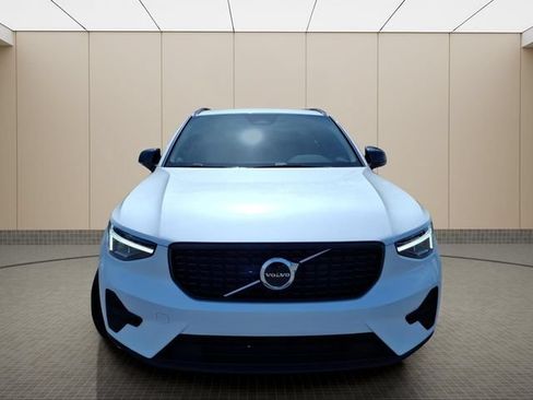 New 2026 Volvo XC40 B5 Core AWD/4WD image 4