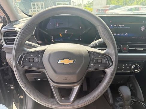Used 2025 Chevrolet TrailBlazer LT AWD/4WD image 12