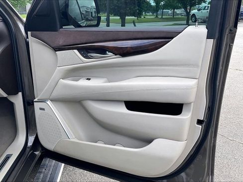 Used 2016 Cadillac Escalade Premium AWD/4WD image 23
