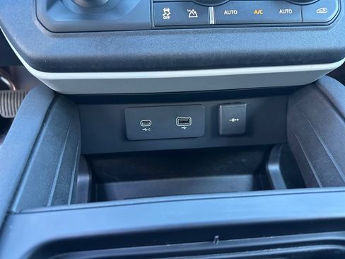 Used 2023 Land Rover Defender 90 X-Dynamic SE AWD/4WD image 16