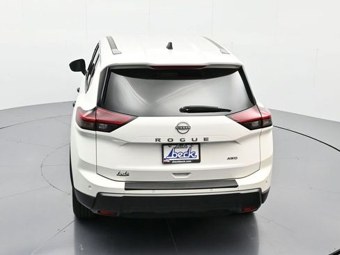 Used 2024 Nissan Rogue S image 32