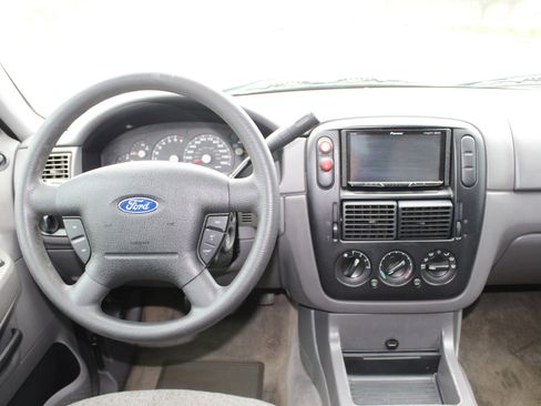Used 2004 Ford Explorer XLS image 12