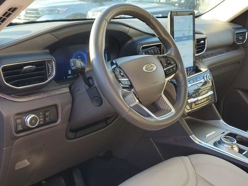 Certified 2023 Ford Explorer Platinum w/ Technology Package image 11