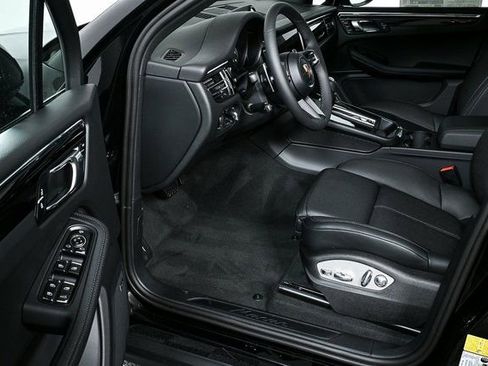 Certified 2026 Porsche Macan image 4