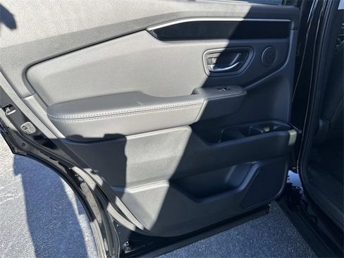 New 2025 Honda Pilot Touring image 12