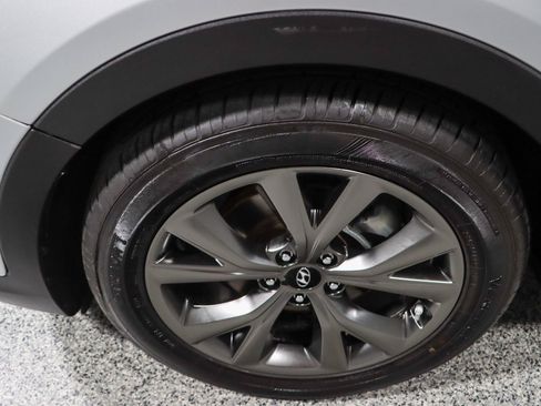 Used 2018 Hyundai Santa Fe Sport FWD image 11