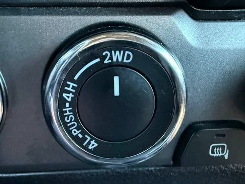 Used 2016 Toyota Tacoma TRD Off-Road AWD/4WD image 19