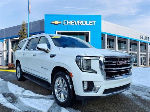 Used 2023 GMC Yukon XL SLT image 1