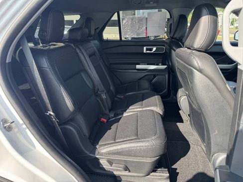 Certified 2020 Ford Explorer XLT w/ Equipment Group 202A AWD/4WD image 33