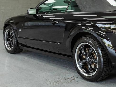 Used 2005 Ford Mustang GT RWD image 36