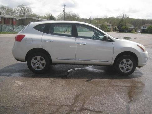 Used 2014 Nissan Rogue S image 4
