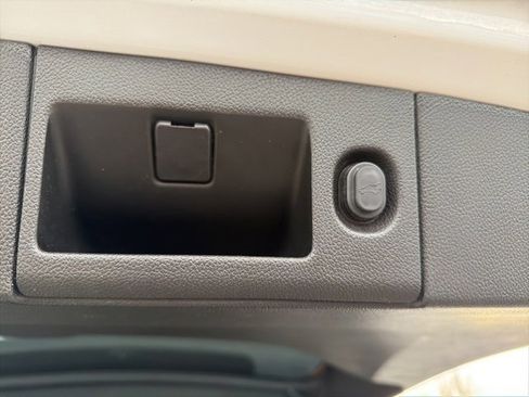 Used 2018 Chevrolet Suburban LT w/ Luxury Package image 13