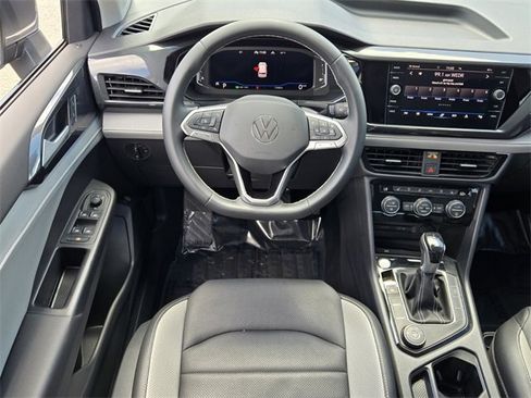 Used 2022 Volkswagen Taos SEL image 12