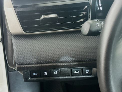 Used 2025 Toyota Camry SE image 17