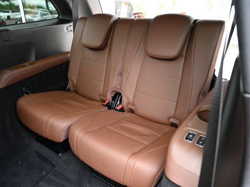 Used 2025 Mercedes-Benz GLS 450 4MATIC image 47